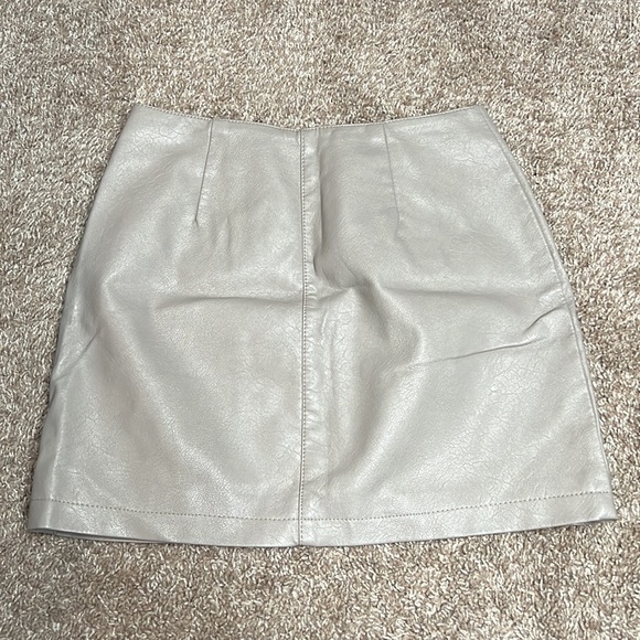 Mini leather skirt - Picture 4 of 4